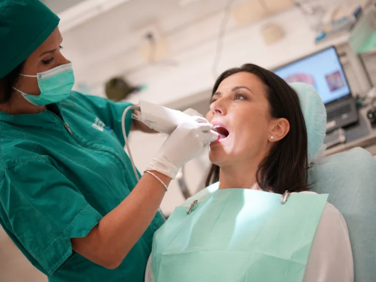 BioEvidens Bio-Ortodonzia trattamento Denti inclusi donna